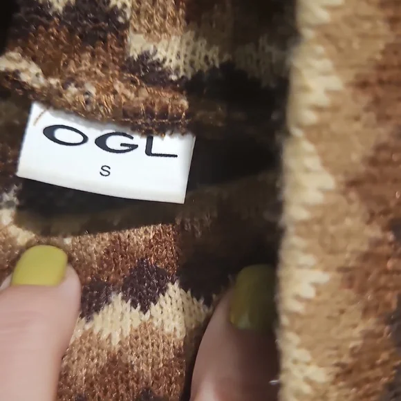 OGL Brown and Tan Turtleneck Sweater Classic Knit Design - Picture 2 of 5